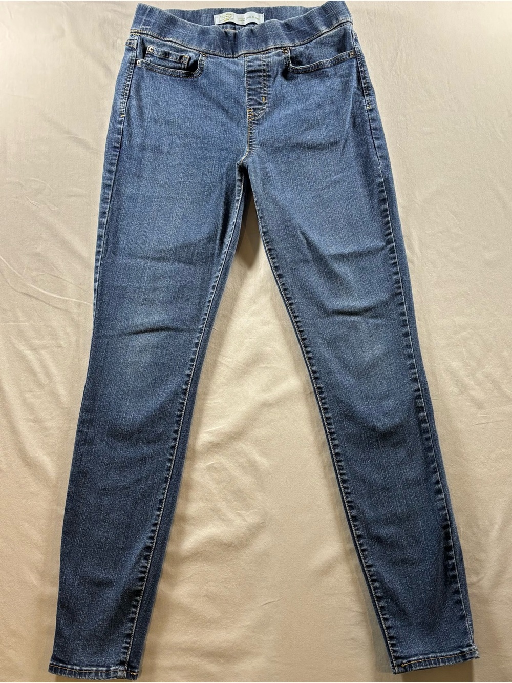 10L, Signature by Levi Strauss Totally Shaping Pull-on Skinny Jeans